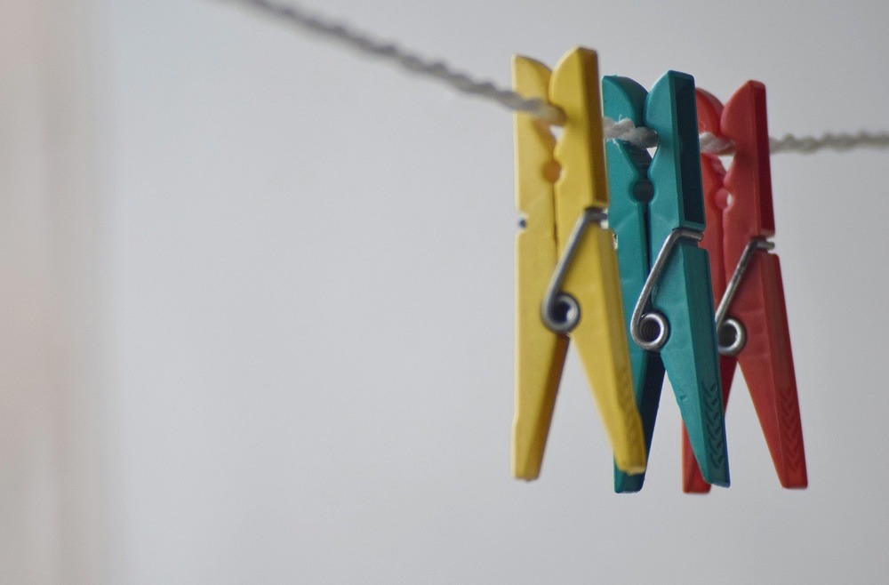 Proč se trička při praní srážejí?