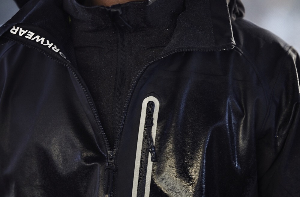 Přechodné pracovní bundy – proč se vyplatí?