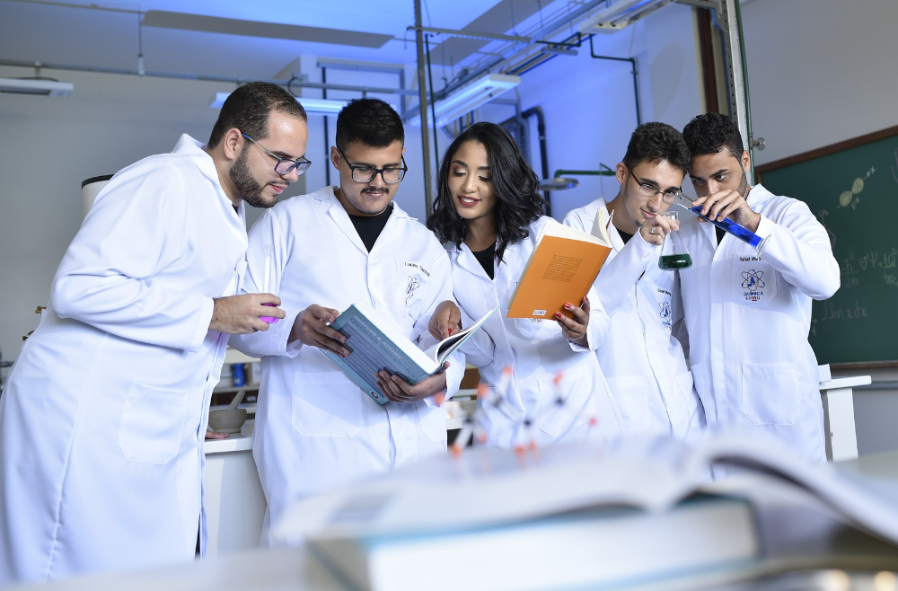 Divize chemicky odolného oblečení