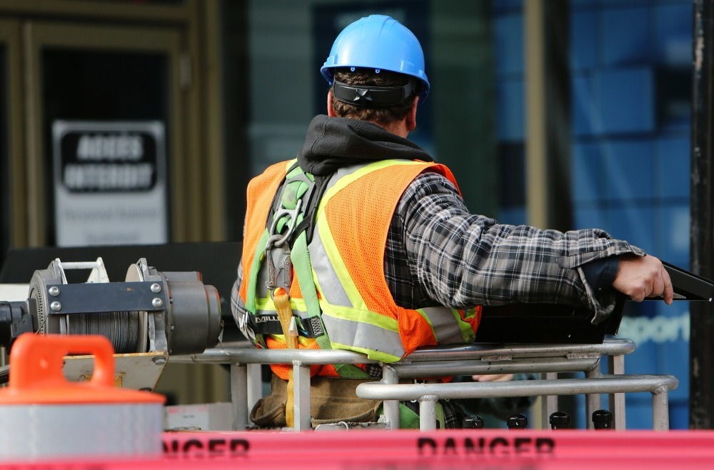 Specializované ochranné oděvy jsou navrženy tak, aby chránily před řadou pracovních rizik.