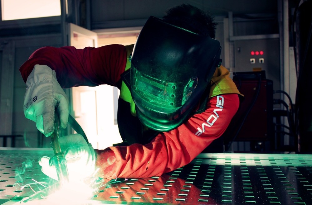 Jaké požadavky musí splňovat pracovní oděv svářeče?